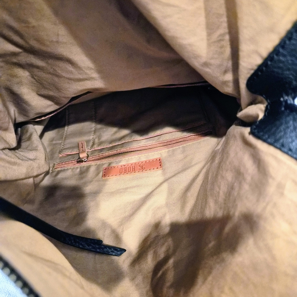 HOBO Convertible Black Leather Backpack/Shoulderbag - Picture 6 of 7